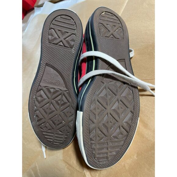 Converse contrast color with cute strawberry  accent details size 7 - Picture 9 of 15